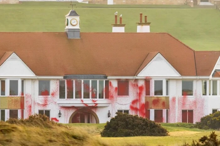 Der Elite-Golfclub von Trump in Schottland wurde von Vandalen angegriffen