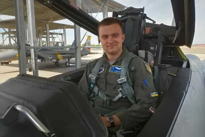 Selenskyj verlieh dem verstorbenen F-16-Piloten Oleksiy Mesy den Titel Held der Ukraine