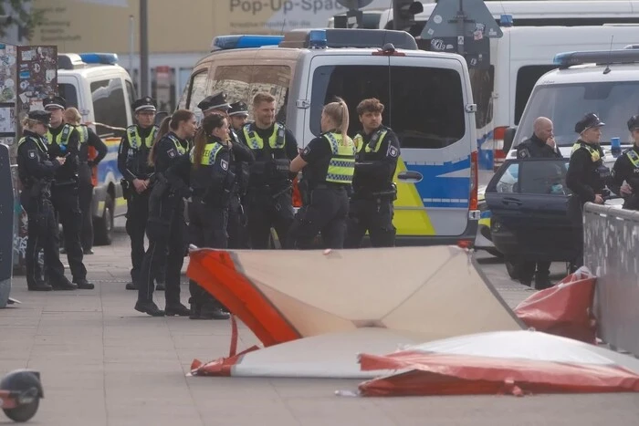 In Hamburg, a woman attacked people at the train station with a knife: there are injured