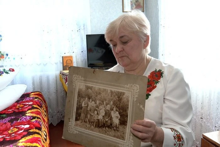 Portrait of the Kobzar and his descendants