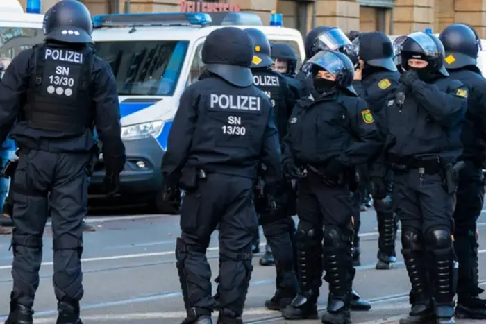 W Niemczech policjanci pomylili mieszkanie i przypadkowo pobili wykładowcę uniwersytetu