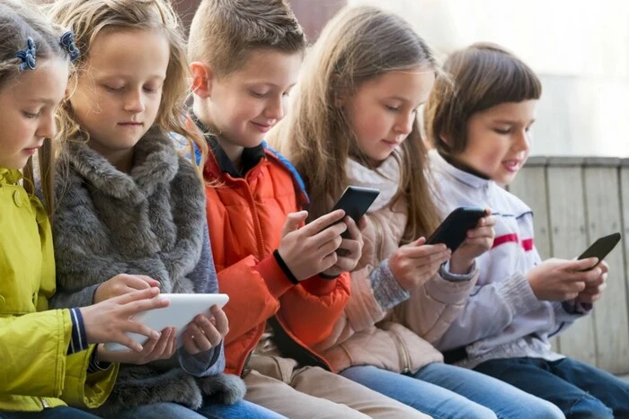 Ban on mobiles in Canadian schools