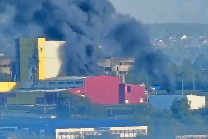 W Saransku płonie fabryka produkcji włókna optycznego (zdjęcia, wideo)