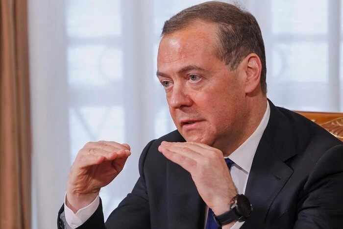 Miedwiediew złożył głośne oświadczenie na temat arsenału jądrowego dla Iranu