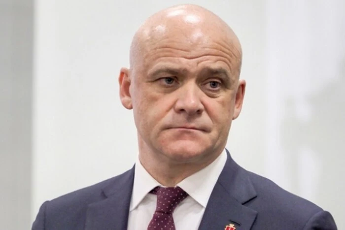 Мэр Одессы грубо ответил военнослужащему на вопрос о памятнике Пушкину