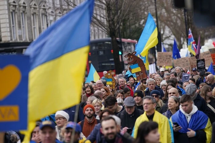 W Londynie tysiące ludzi wyszło na demonstrację, aby wspierać Ukrainę