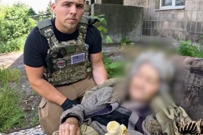 A woman is being evacuated by the police in Pokrovsk