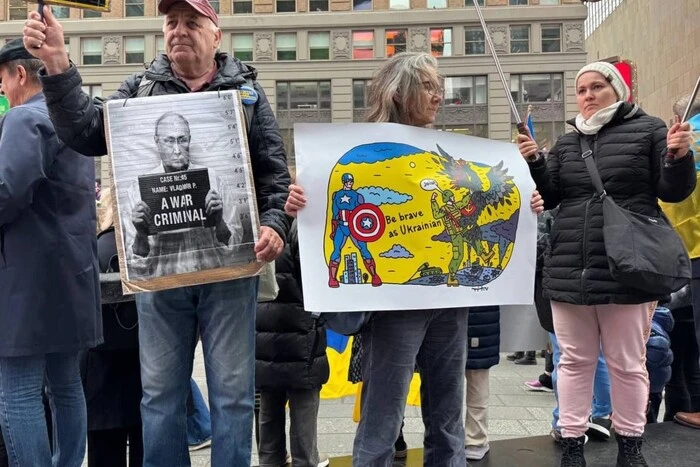 Die Bewohner von New York versammelten sich am Times Square zur Unterstützung der Ukraine (Foto, Video)