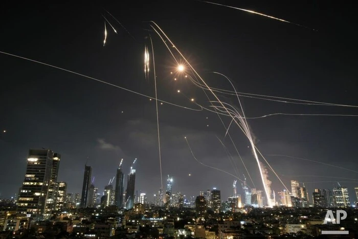 Axios: Die USA helfen Israel, iranische Raketen abzufangen