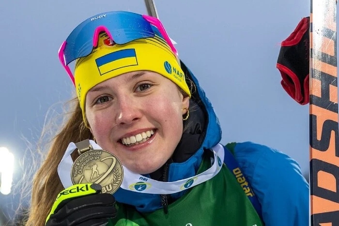 Ukrainian biathlete with a medal at the world championship