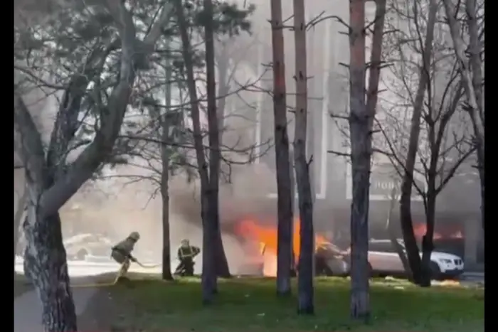 Автівка вогнем: поранені в Рівному