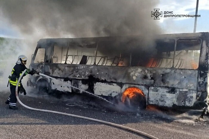 На Днепропетровщине во время движения загорелся пассажирский автобус