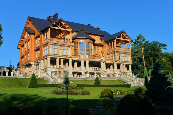 Anticipated revelations of Yanukovych's remarkable residence