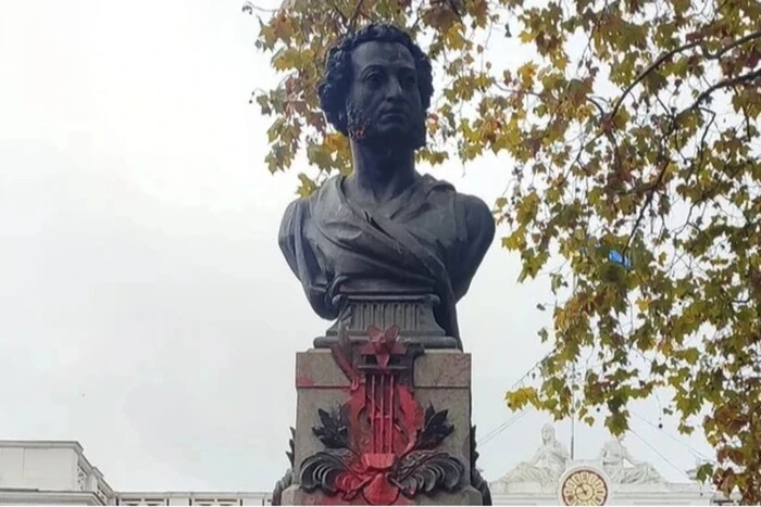 Pushkin, Zoya Kosmodemyanskaya and Babel. Odessa is dismantling monuments