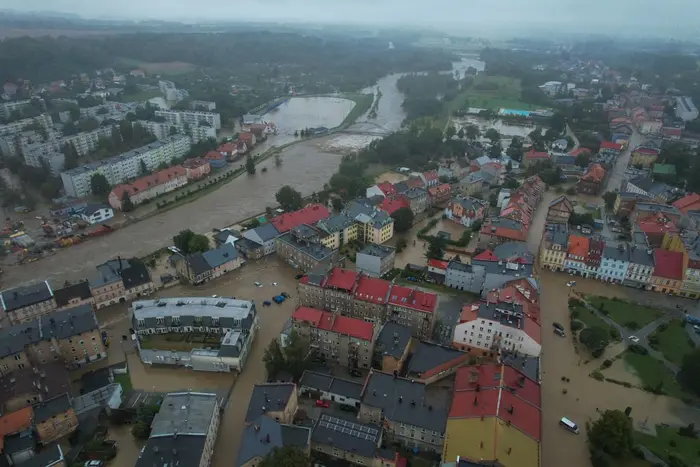 Jeden z polskich miast zagrożony zalaniem: ogłoszono ewakuację ludności (zdjęcia, wideo)