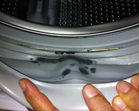 Clean rubber on the washing machine door