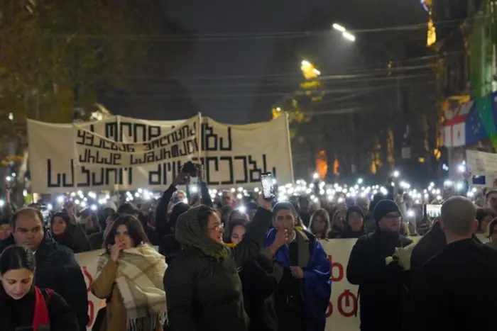 Грузинские госслужащие протестуют в Тбилиси