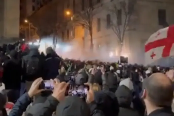 Protests in Tbilisi: Police brutally disperse protesters