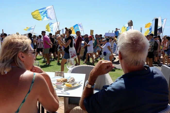 Protests surrounded tourists on the beach