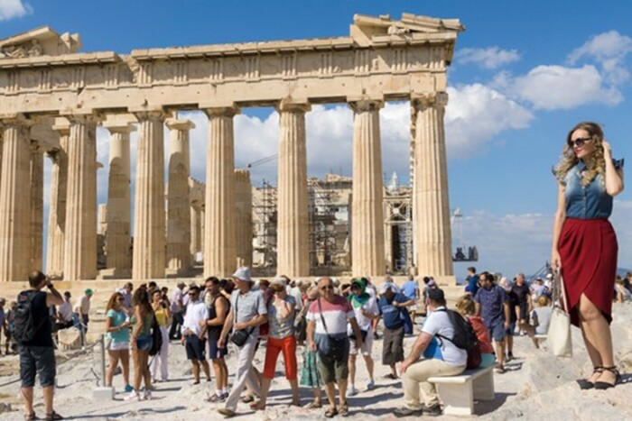 Fine for souvenirs and footwear in Greece