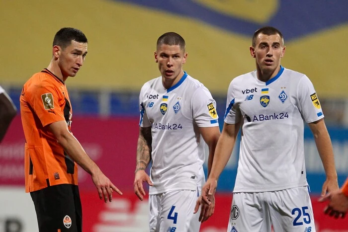 Players of «Dynamo» and «Shakhtar» training before the match