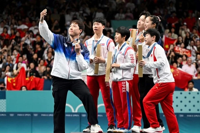 KNDP przygotowuje karę dla sportowców za selfie z przedstawicielami Korei Południowej