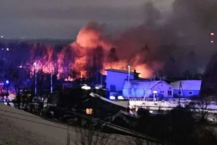 In der Hauptstadt Litauens ist ein Frachtflugzeug auf ein Wohngebäude gefallen: Es gibt einen Toten