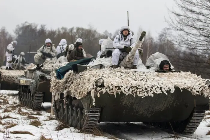 Українські бійці у напруженій ситуації