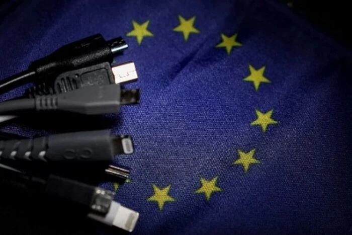 Chargers for electronics that comply with the new EU rules