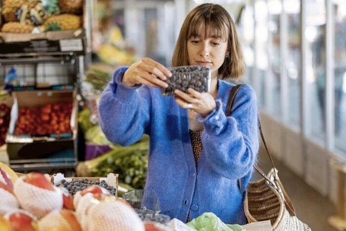 Supermarket with a hepatitis outbreak