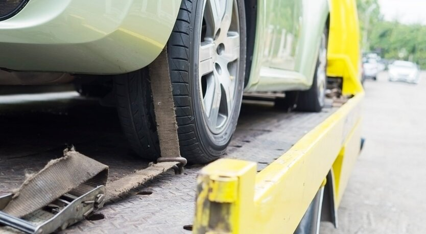 removal of cars from yards in Kyiv