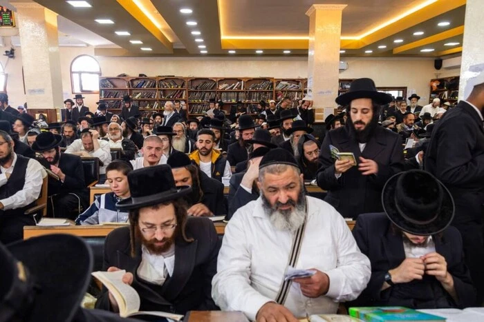 Thousands of Hasidic Jews in Dnipropetrovsk region