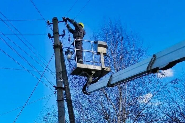 Innerhalb von zwei Tagen haben die Energieversorger von DTEK fast 14.000 Häuser nach Beschüssen wieder mit Strom versorgt