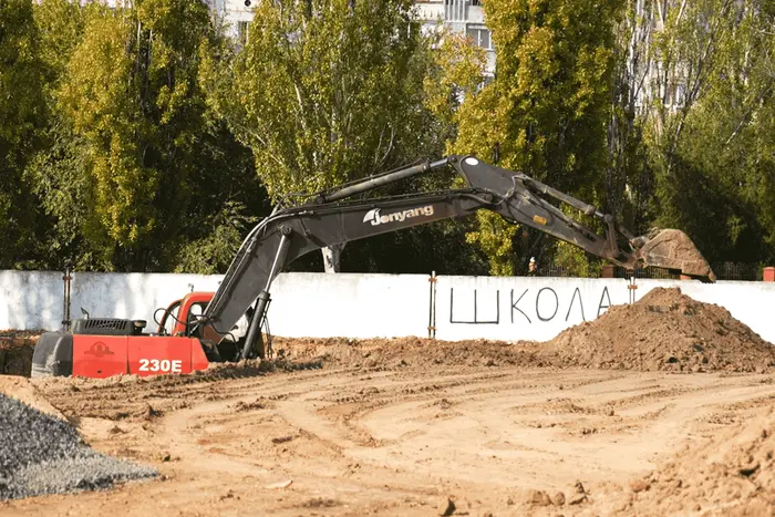 185 mln na budowę szkół podziemnych w Chersoniu. Dziennikarze podejrzewają oszustwo deweloperów