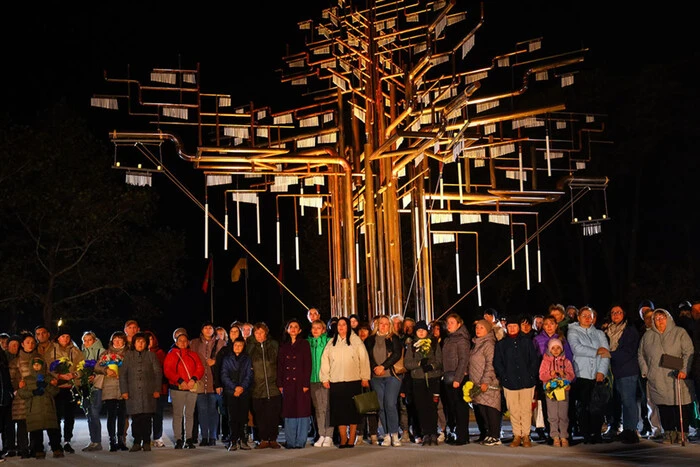 Memorial tree for fallen defenders