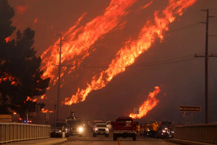 Wildfire north of Los Angeles