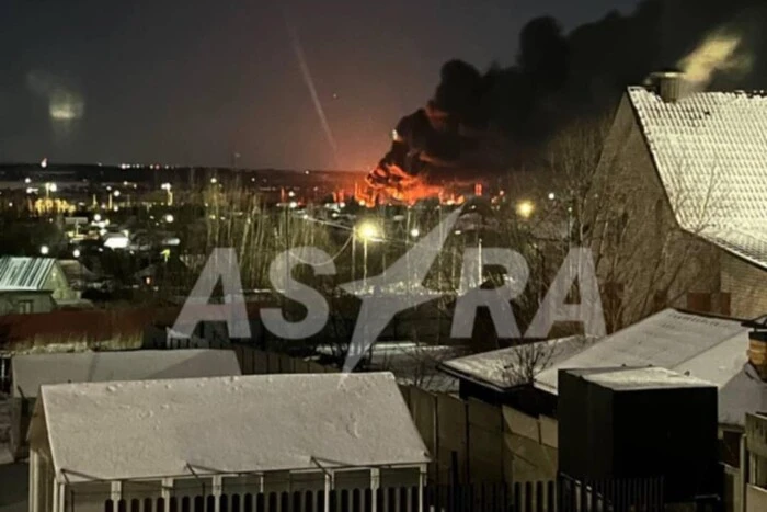 In Orjol ertönten Explosionen, soziale Netzwerke berichten über den Angriff auf das Öllager