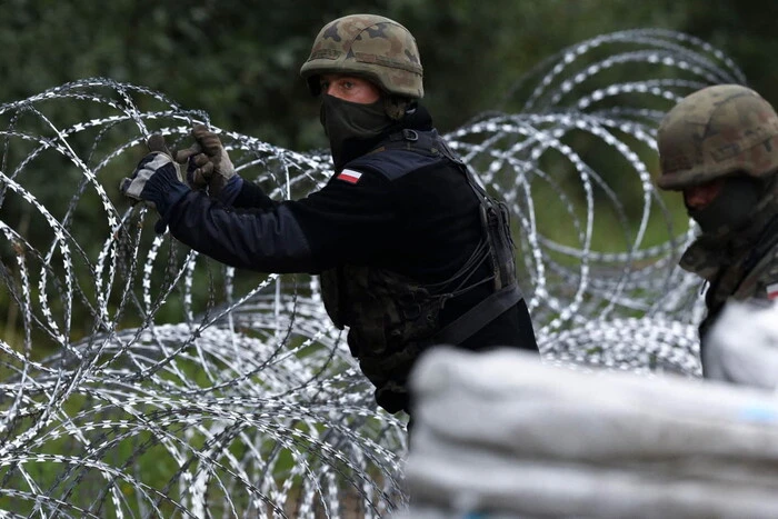 Mehr als 60 Soldaten an der polnisch-weißrussischen Grenze durch Aktionen von Migranten aus Belarus verletzt