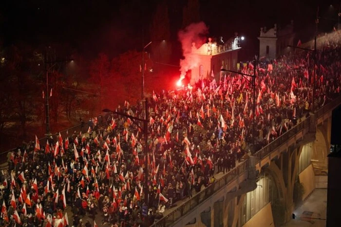 Burned EU flag and arrests in Warsaw