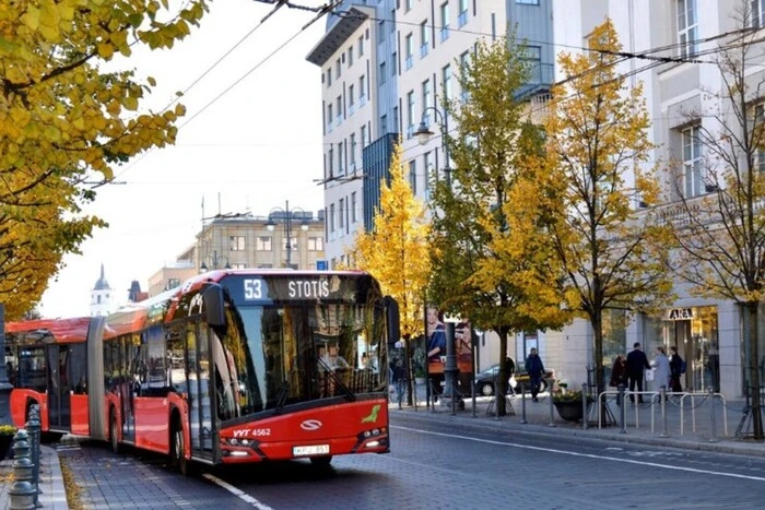 Ukraińscy uchodźcy będą mieli jeszcze przez rok bezpłatny dostęp do transportu publicznego w Litwie