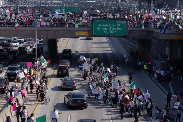 Mass protest in Los Angeles against Trump's immigration policy