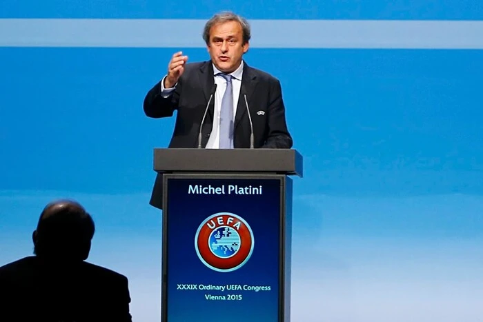 Ex-UEFA-Präsident Platini schlägt vor, die Anzahl der Fußballspieler auf dem Feld zu reduzieren