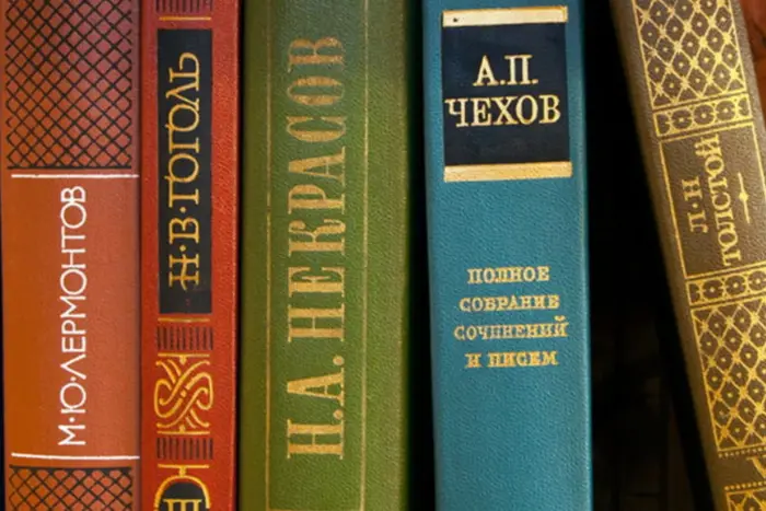 Volunteers offer Russian books on toilet paper