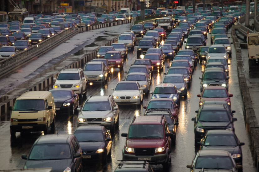 Neue Verkehrsregeln und Strafen: Wann Fahrer besser kein Licht ausschalten