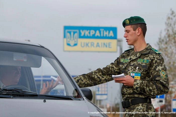 Chinese person at the Ukrainian border