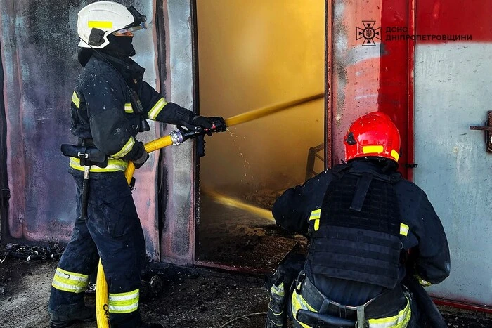 Russische Angriffe auf Dnipropetrowsk: Geschäft und Hochhaus brennen, es gibt Tote (aktualisiert)