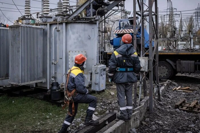 Обстрелы обрушили электропостановление в 10 тысяч домов