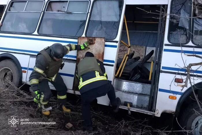 W obwodzie dniepropietrowskim autobus brał udział w wypadku: ponad 10 osób rannych