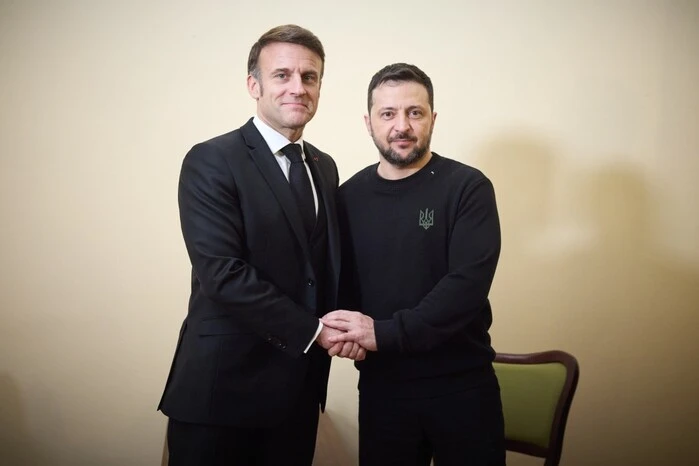 Selenskyj traf sich mit Macron in Polen: Unterstützung für die Ukraine besprochen