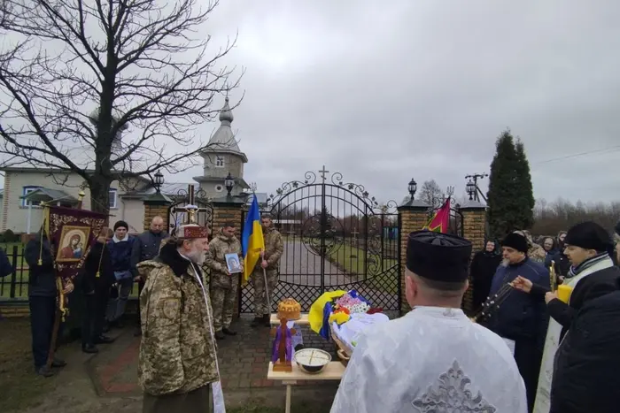 Спроба відспівати воїна в храмі Московської церкви на Волині